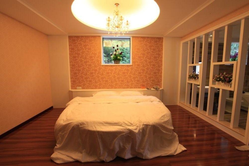 Yangshuo Hua Xiang Man Ting West Street Hotel Exterior photo