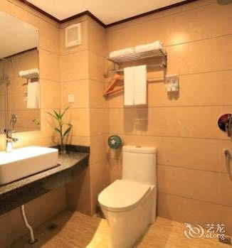 Yangshuo Hua Xiang Man Ting West Street Hotel Exterior photo